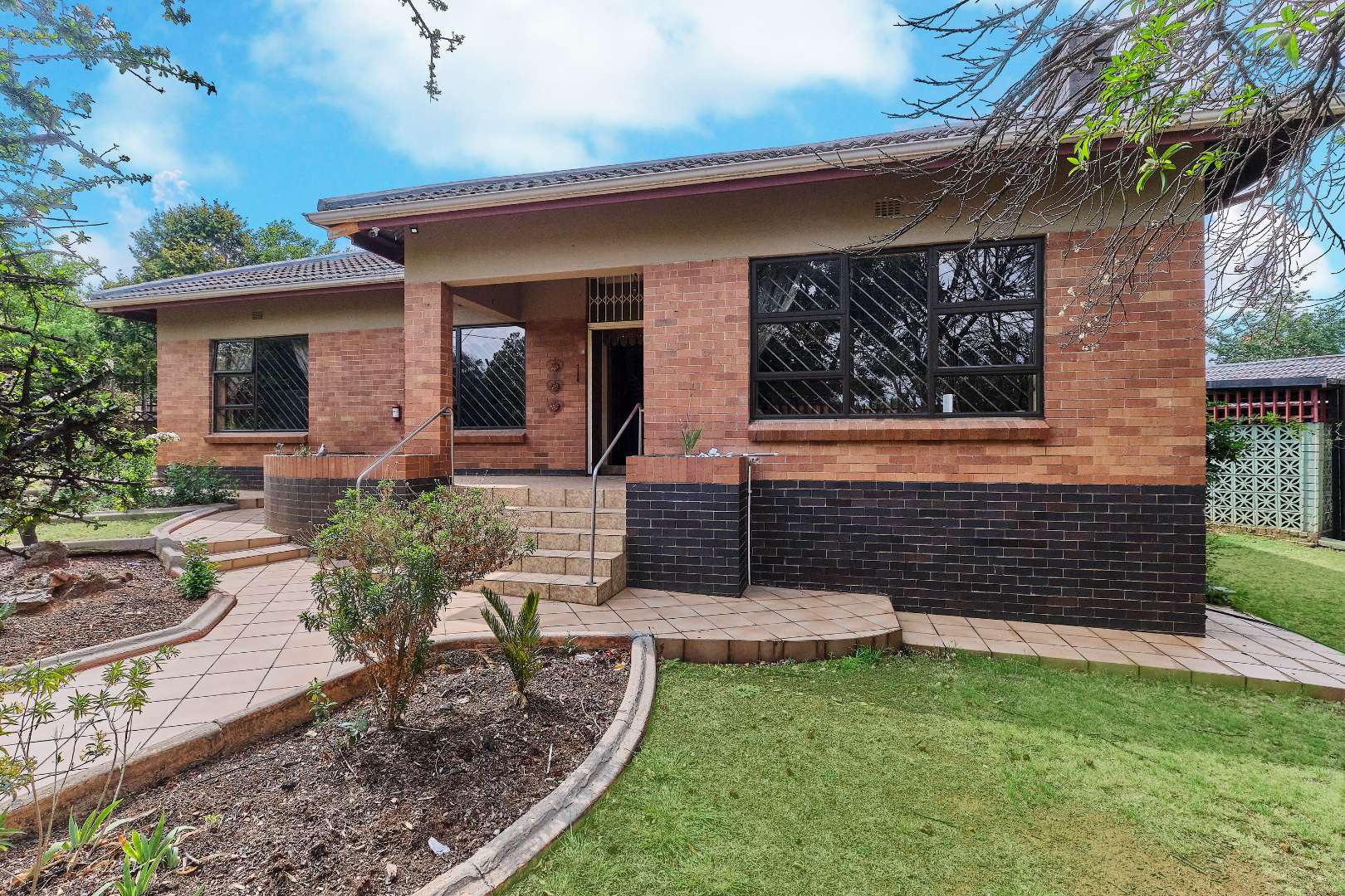 6 Bedroom Property for Sale in Discovery Gauteng