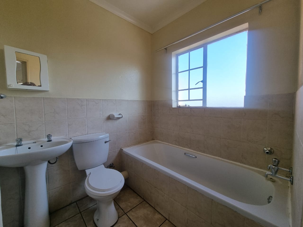 To Let 1 Bedroom Property for Rent in Kenmare Gauteng