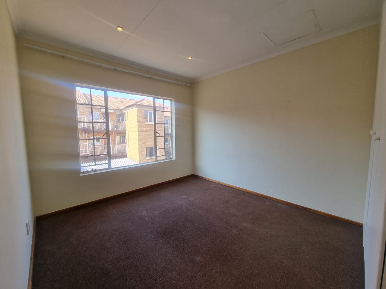 To Let 1 Bedroom Property for Rent in Kenmare Gauteng