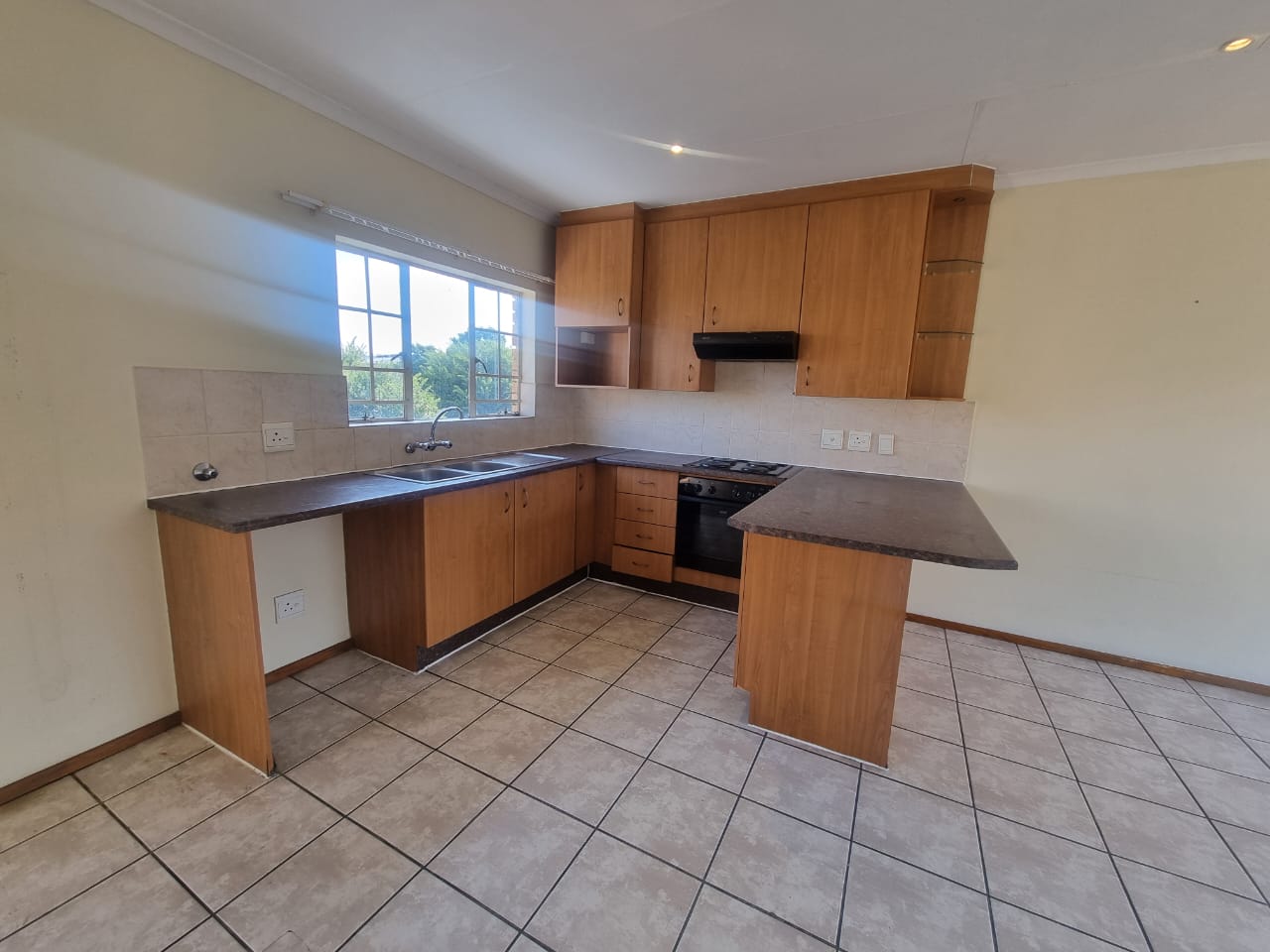 To Let 1 Bedroom Property for Rent in Kenmare Gauteng