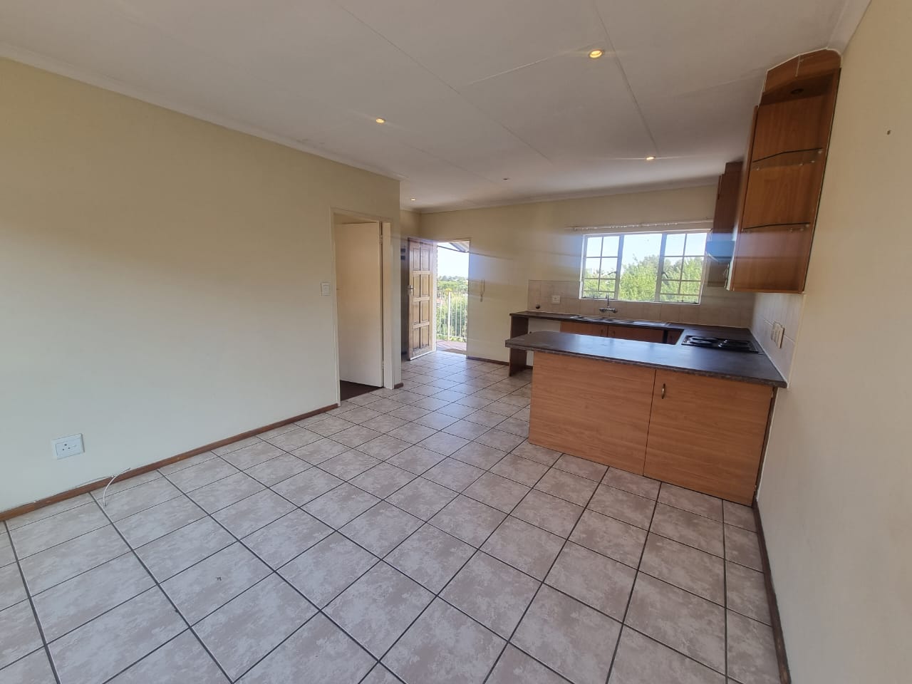 To Let 1 Bedroom Property for Rent in Kenmare Gauteng