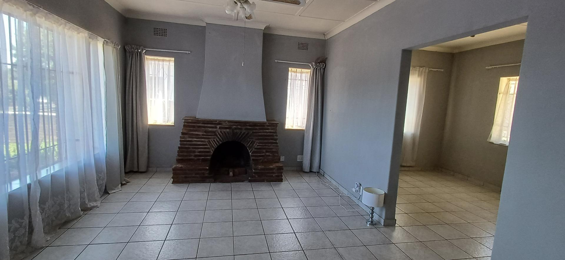 3 Bedroom Property for Sale in Linmeyer Gauteng