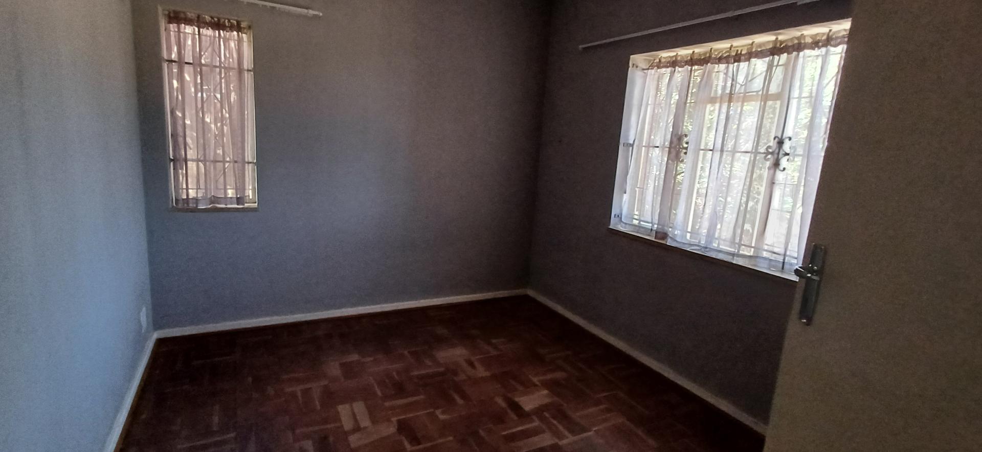 3 Bedroom Property for Sale in Linmeyer Gauteng