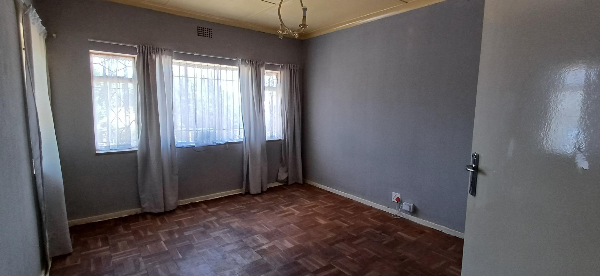 3 Bedroom Property for Sale in Linmeyer Gauteng