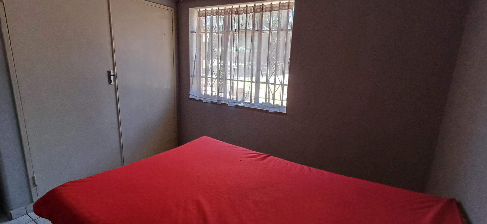 3 Bedroom Property for Sale in Linmeyer Gauteng