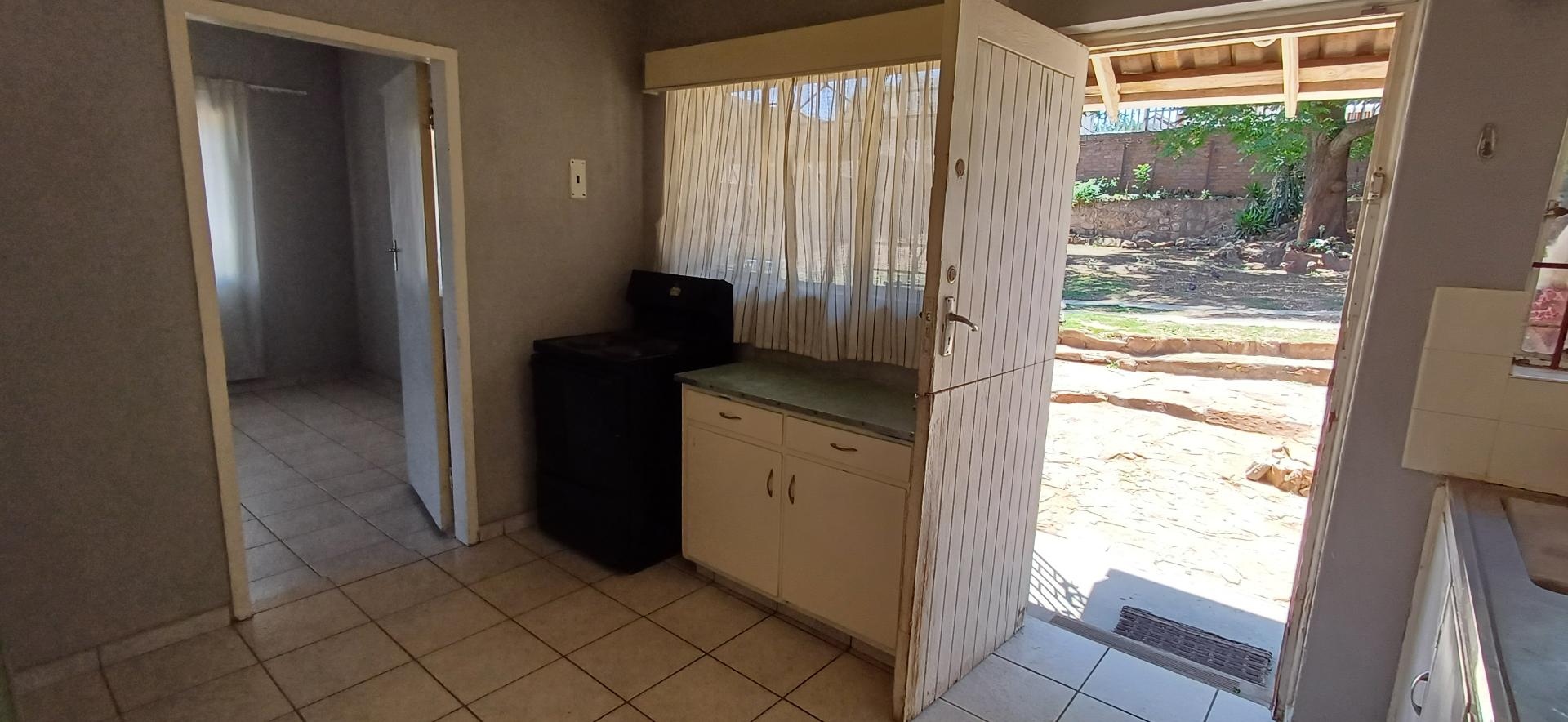 3 Bedroom Property for Sale in Linmeyer Gauteng