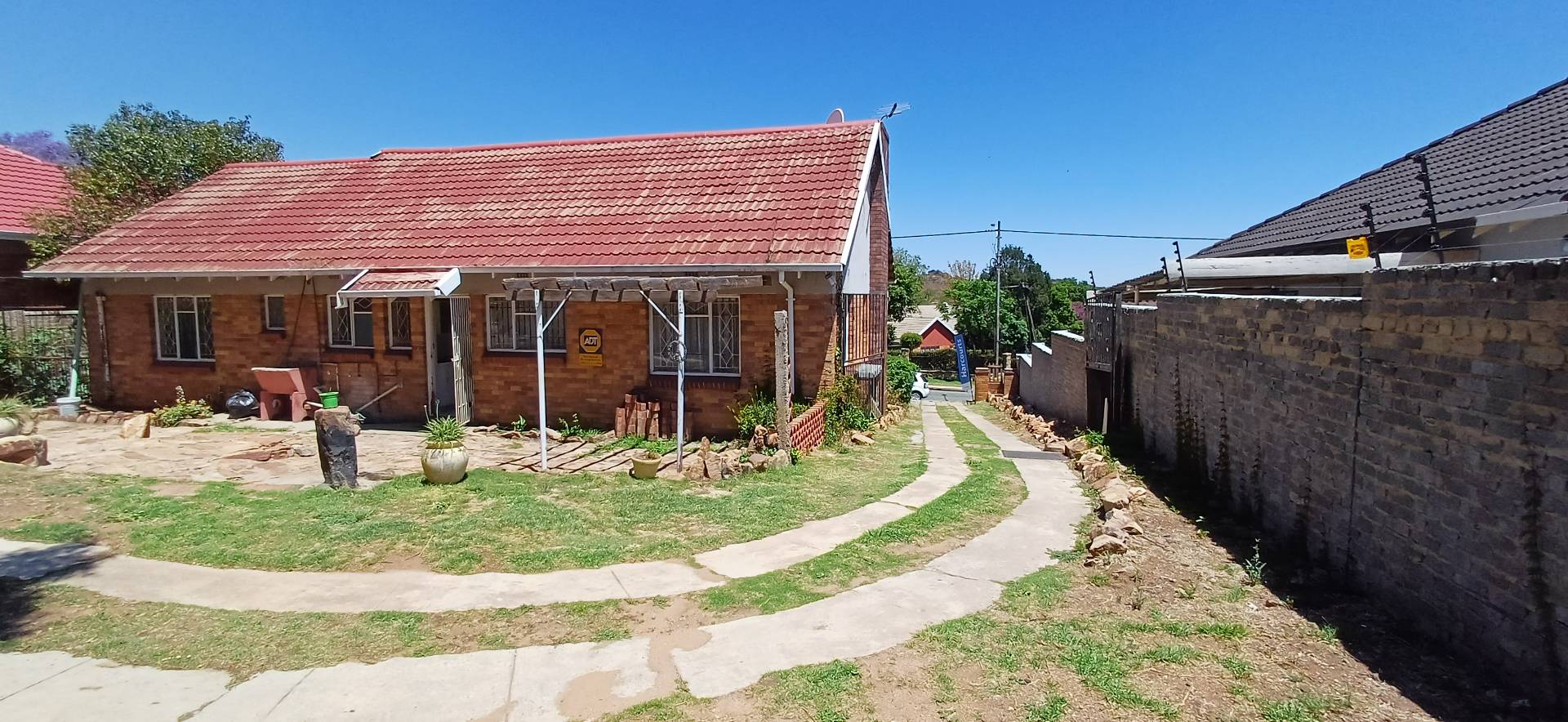 3 Bedroom Property for Sale in Linmeyer Gauteng