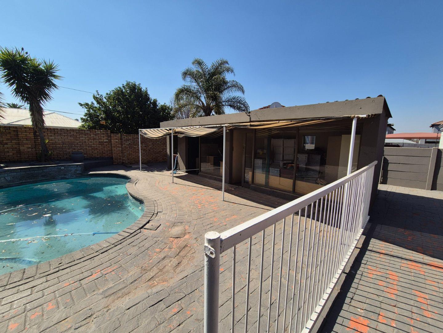 3 Bedroom Property for Sale in New Redruth Gauteng