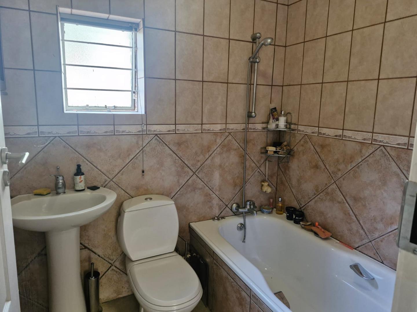 To Let 2 Bedroom Property for Rent in Strathavon Gauteng