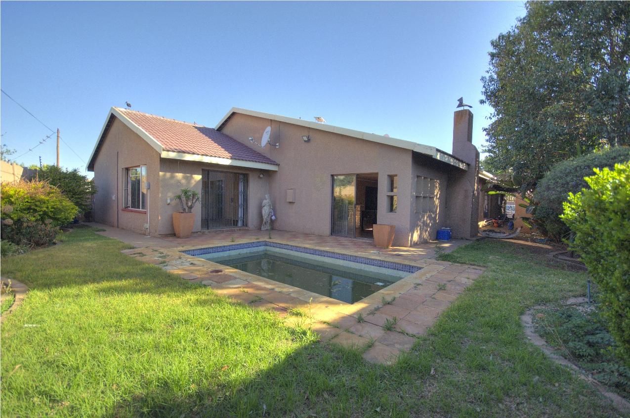 4 Bedroom Property for Sale in Verwoerdpark Gauteng