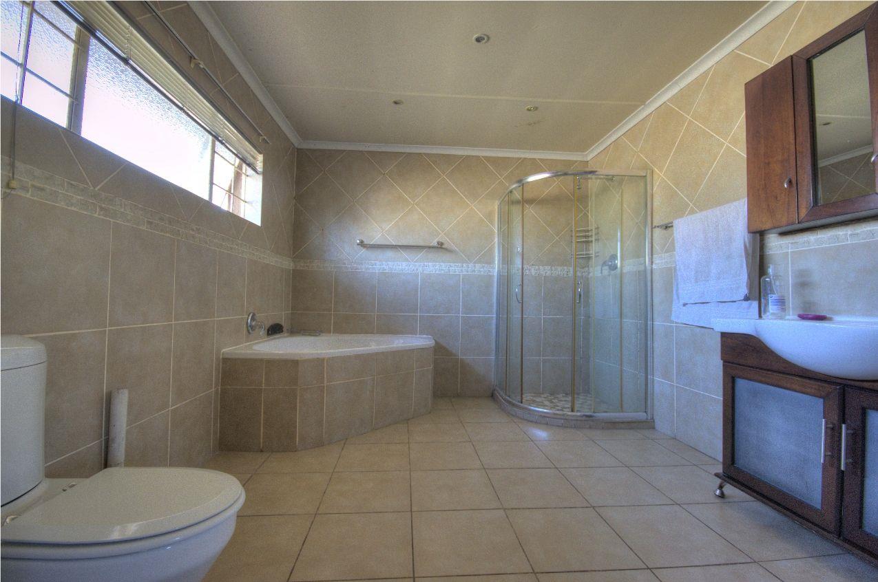 4 Bedroom Property for Sale in Verwoerdpark Gauteng