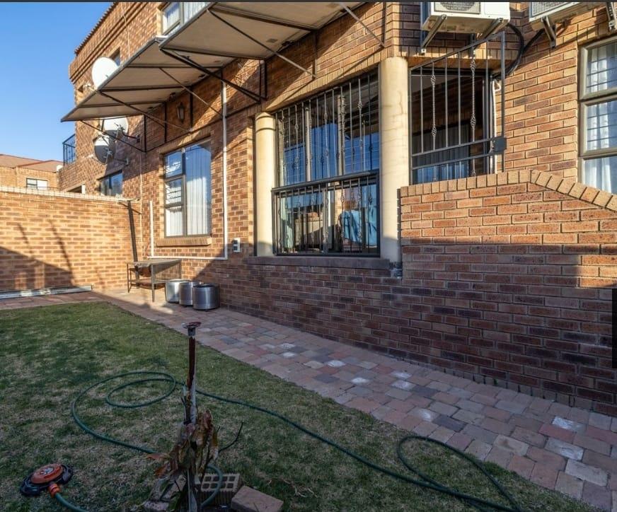 2 Bedroom Property for Sale in Liefde en Vrede Gauteng