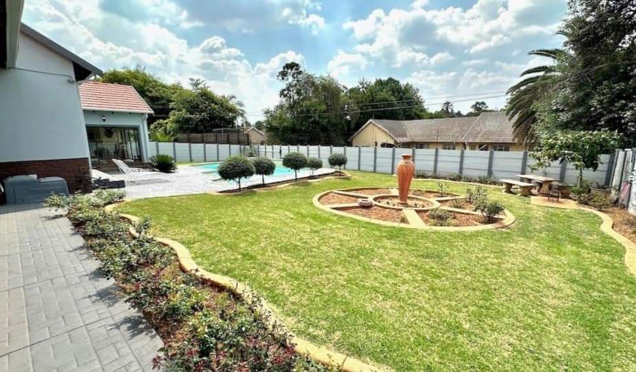 5 Bedroom Property for Sale in Glen Marais Gauteng