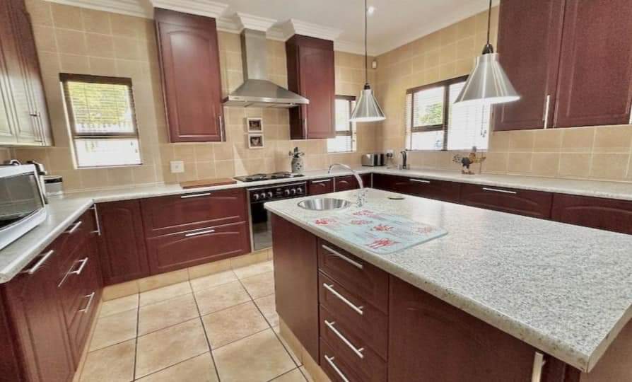 5 Bedroom Property for Sale in Glen Marais Gauteng