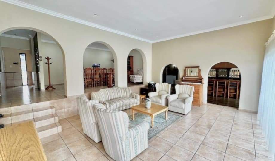 5 Bedroom Property for Sale in Glen Marais Gauteng