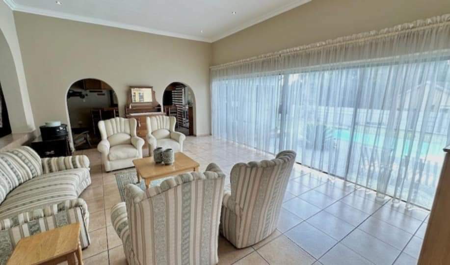 5 Bedroom Property for Sale in Glen Marais Gauteng