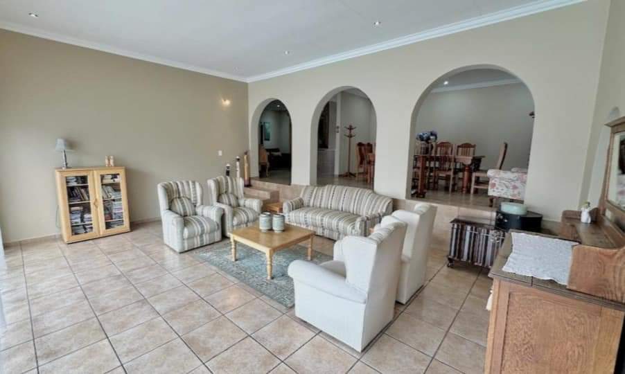 5 Bedroom Property for Sale in Glen Marais Gauteng