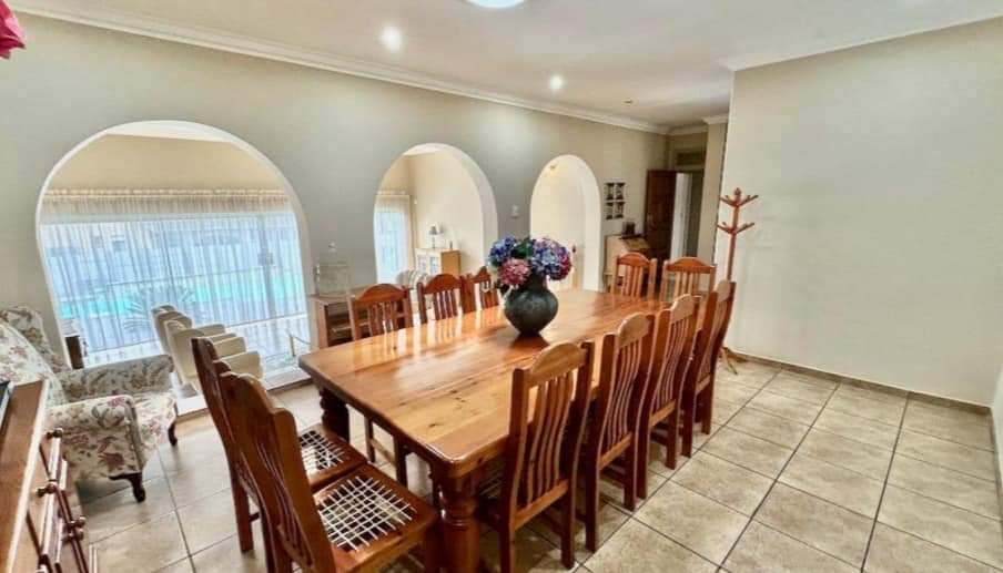 5 Bedroom Property for Sale in Glen Marais Gauteng