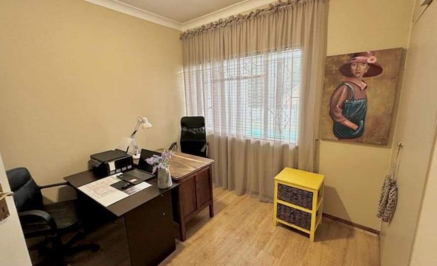 5 Bedroom Property for Sale in Glen Marais Gauteng