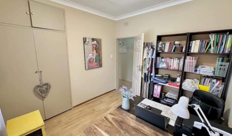 5 Bedroom Property for Sale in Glen Marais Gauteng