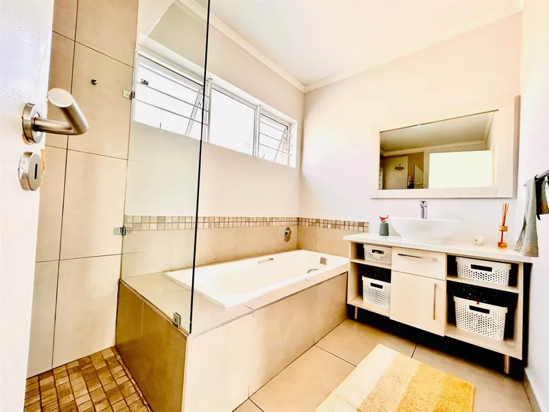 3 Bedroom Property for Sale in Blue Hills Gauteng