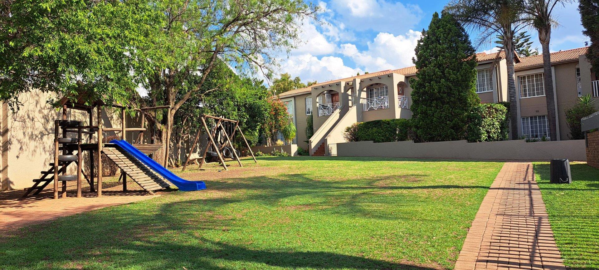 2 Bedroom Property for Sale in Robindale Gauteng