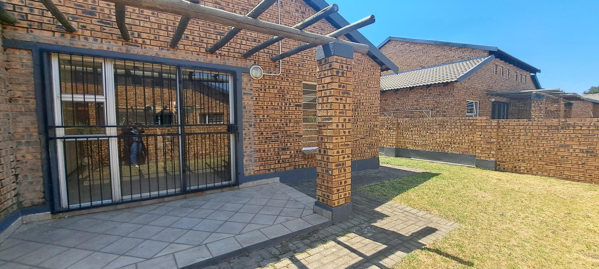 2 Bedroom Property for Sale in Honeypark Gauteng