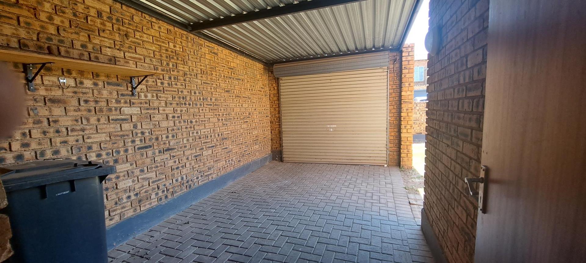 2 Bedroom Property for Sale in Honeypark Gauteng