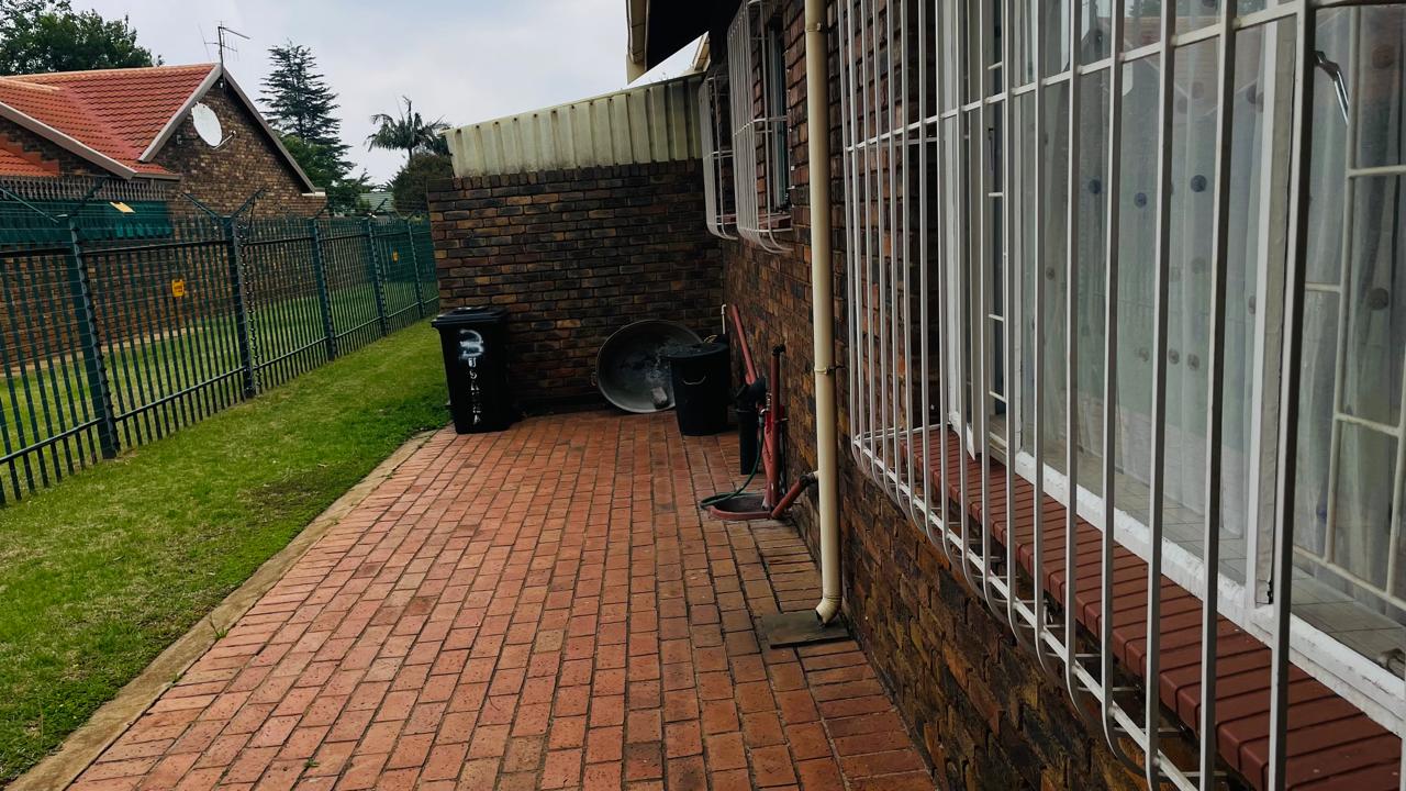 3 Bedroom Property for Sale in Birchleigh Gauteng