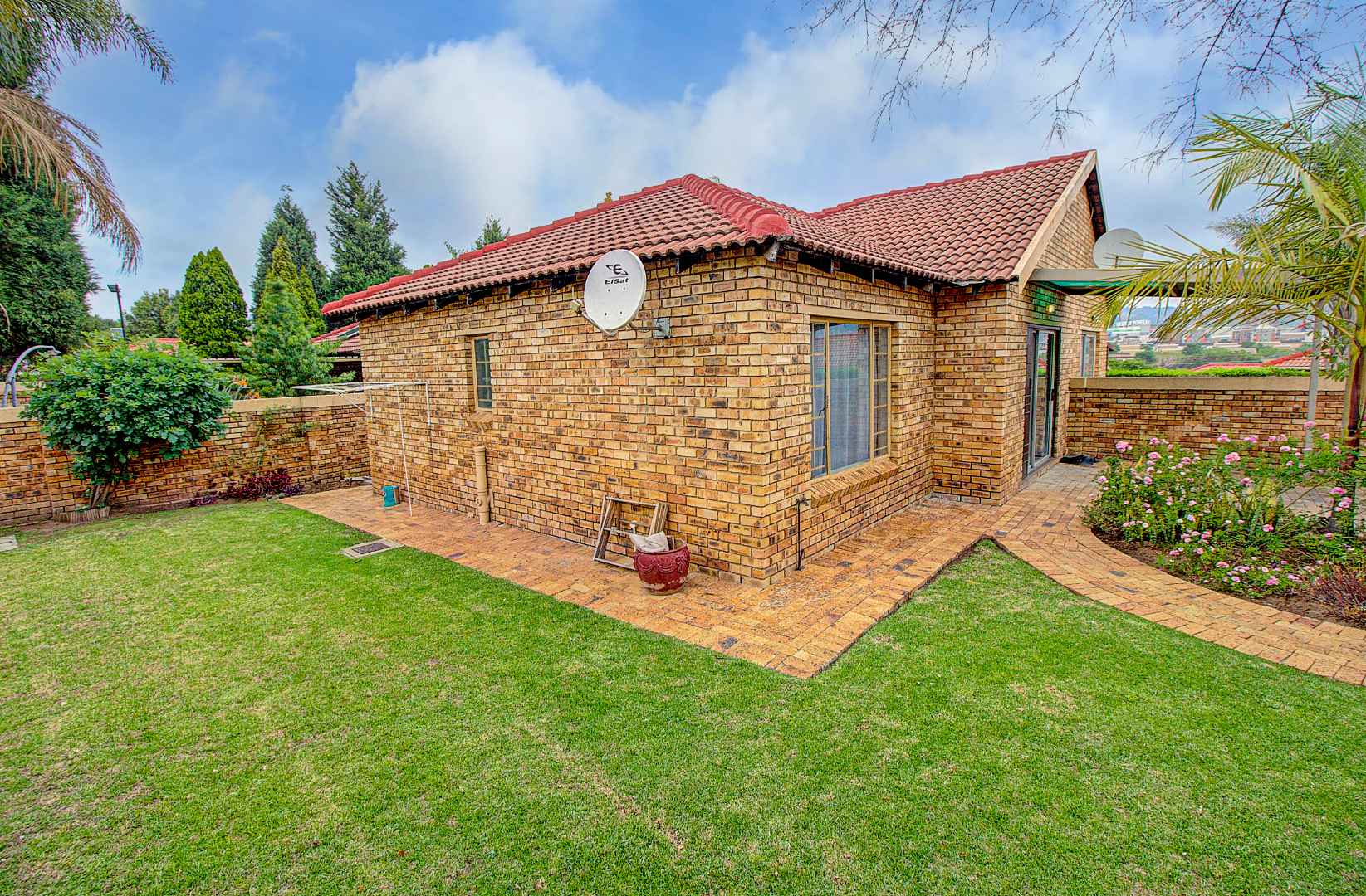 2 Bedroom Property for Sale in Wilgeheuwel Gauteng