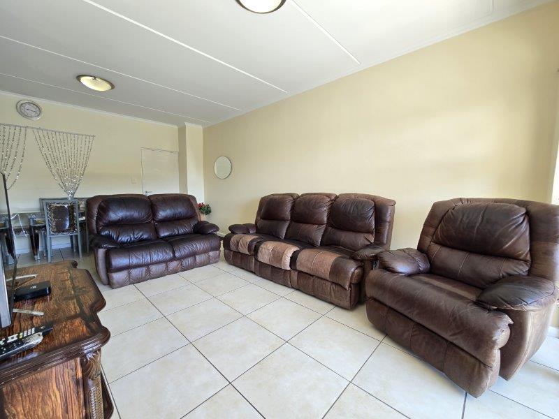 3 Bedroom Property for Sale in Oakdene Gauteng