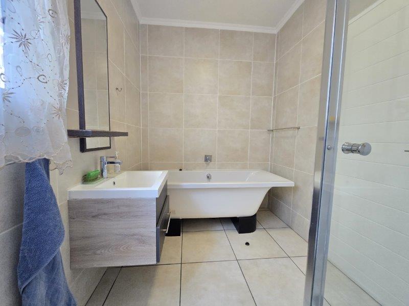 3 Bedroom Property for Sale in Oakdene Gauteng