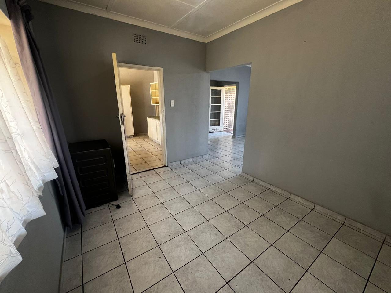 31 Bedroom Property for Sale in Linmeyer Gauteng