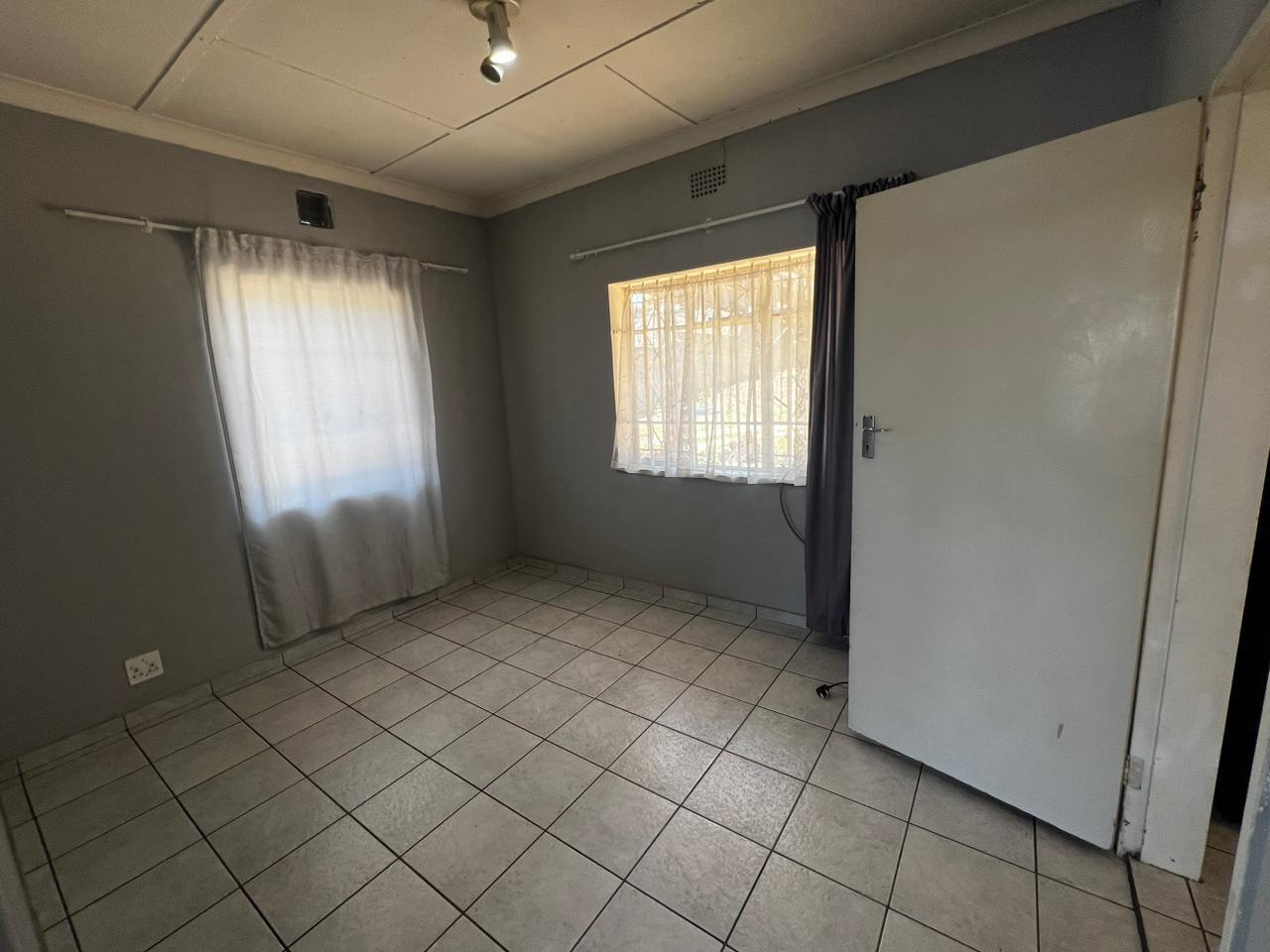 31 Bedroom Property for Sale in Linmeyer Gauteng