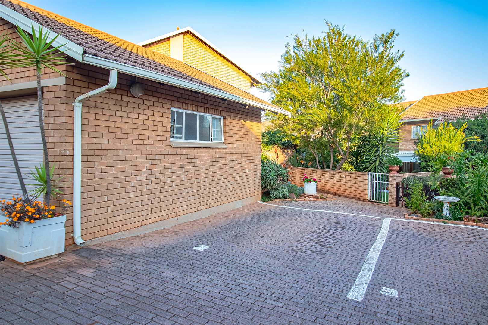 4 Bedroom Property for Sale in Faerie Glen Gauteng