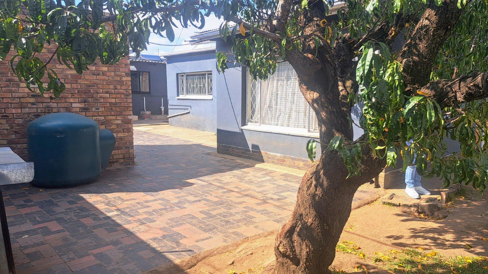 6 Bedroom Property for Sale in Haddon Gauteng