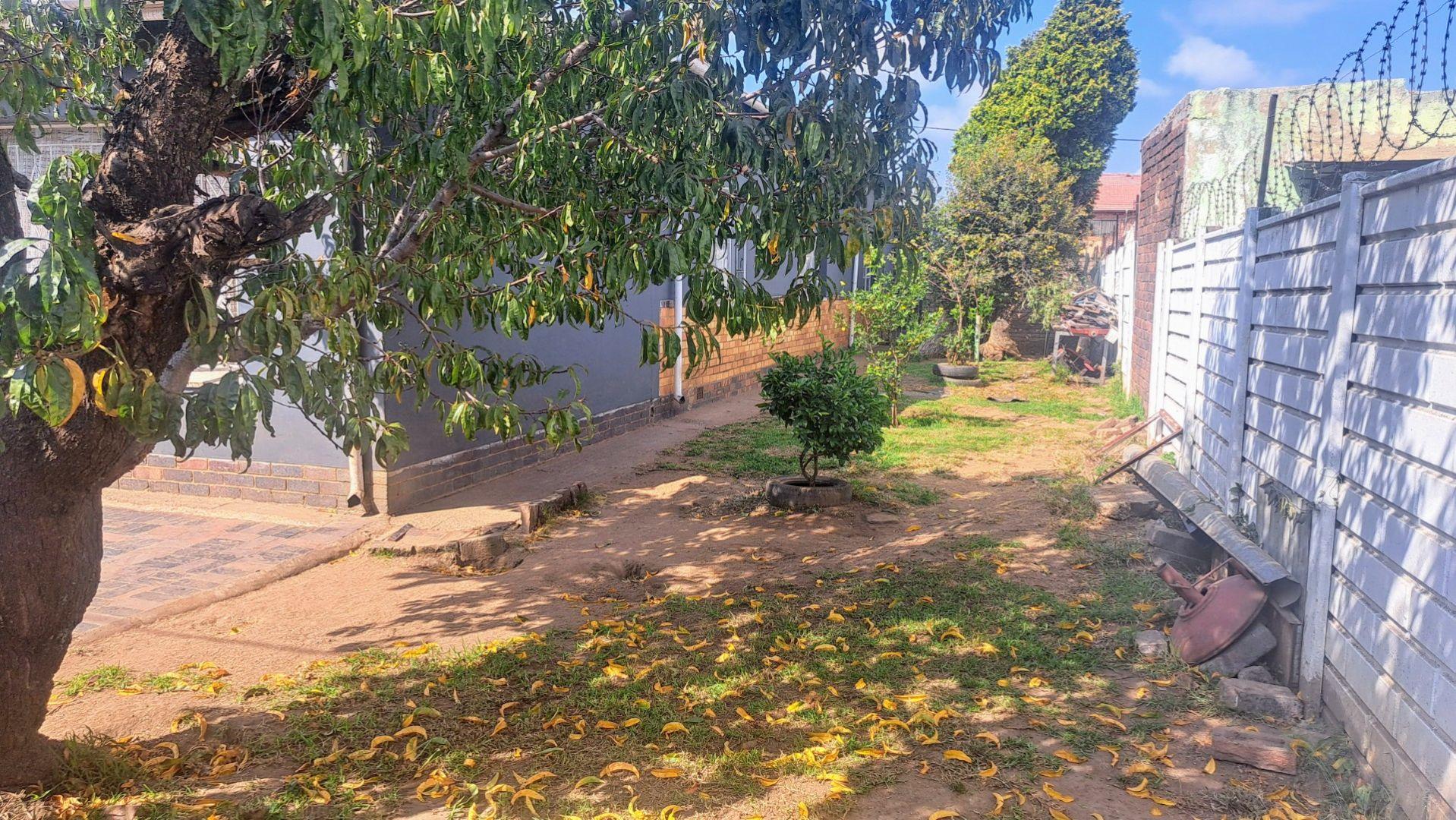 6 Bedroom Property for Sale in Haddon Gauteng