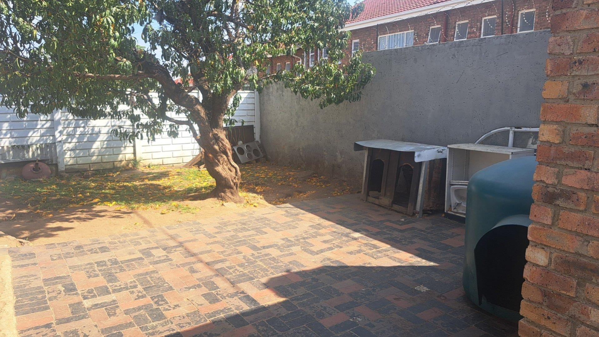 6 Bedroom Property for Sale in Haddon Gauteng