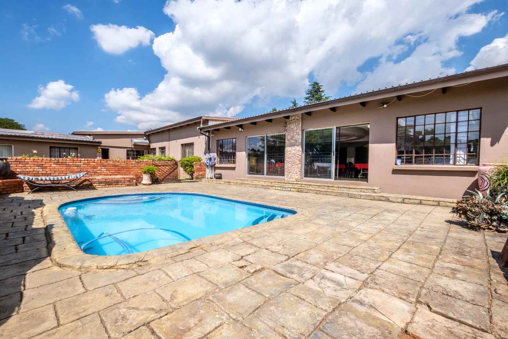 6 Bedroom Property for Sale in Drumblade A H Gauteng