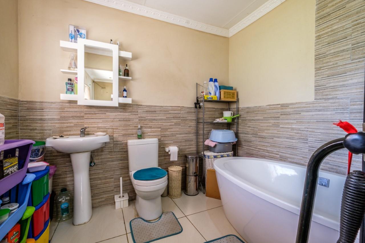 6 Bedroom Property for Sale in Drumblade A H Gauteng