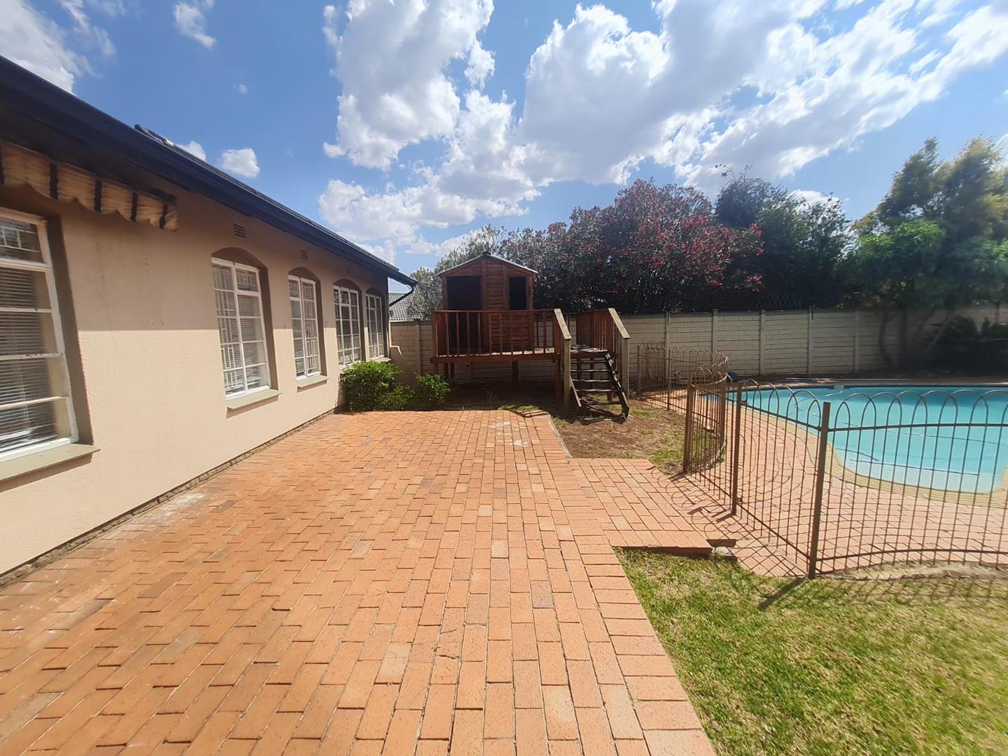 4 Bedroom Property for Sale in Brackendowns Gauteng