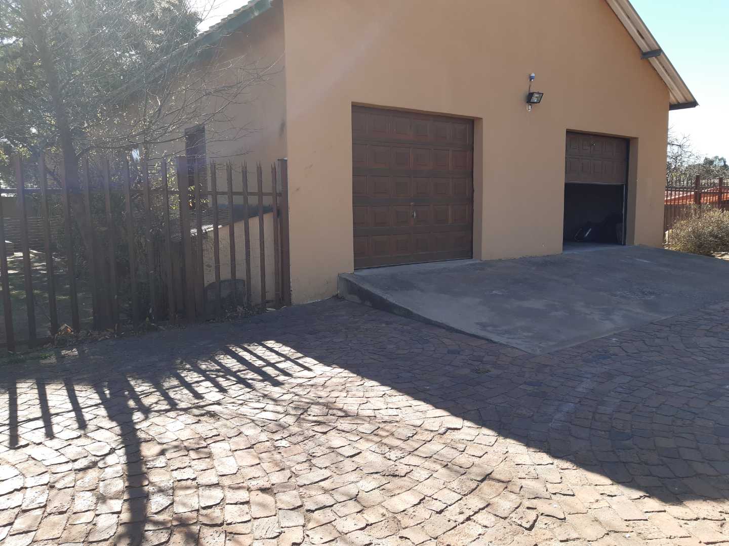 6 Bedroom Property for Sale in Crystal Park Gauteng