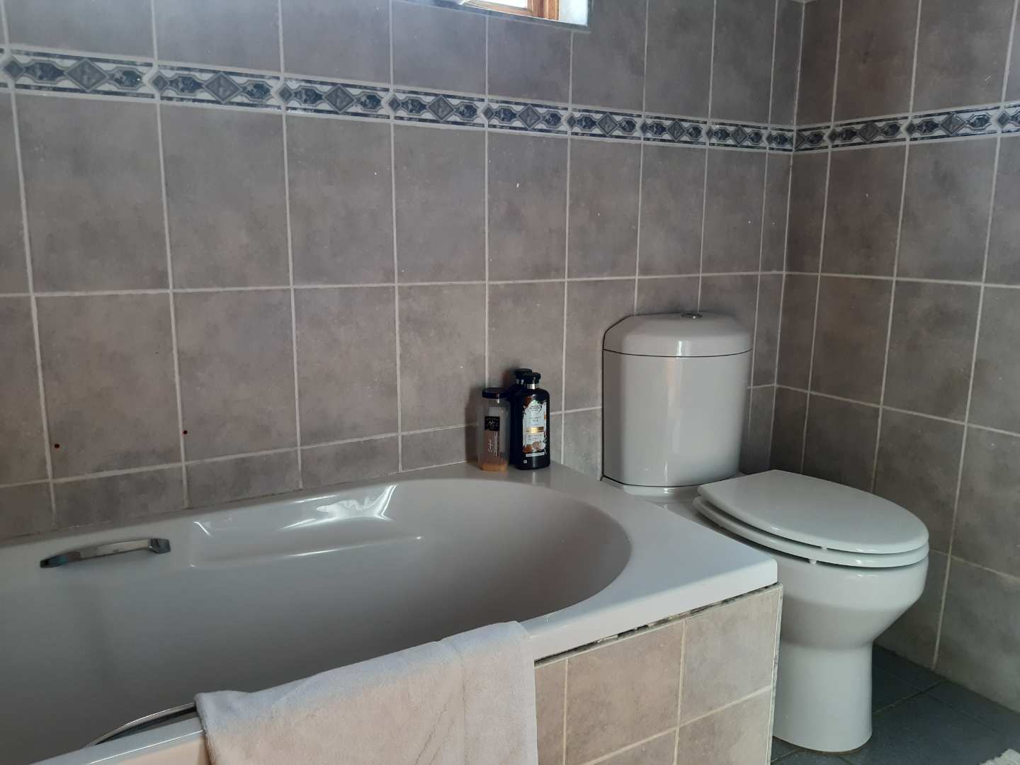 6 Bedroom Property for Sale in Crystal Park Gauteng