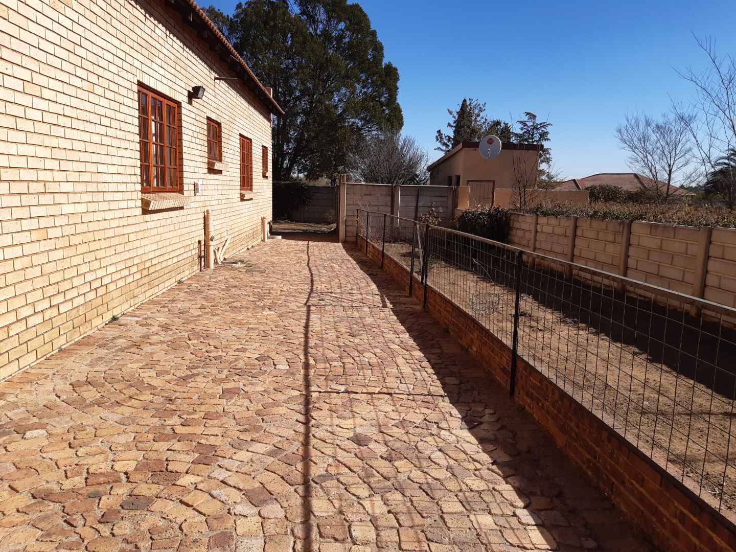 6 Bedroom Property for Sale in Crystal Park Gauteng