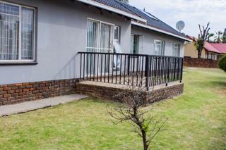 4 Bedroom Property for Sale in Birchleigh North Gauteng