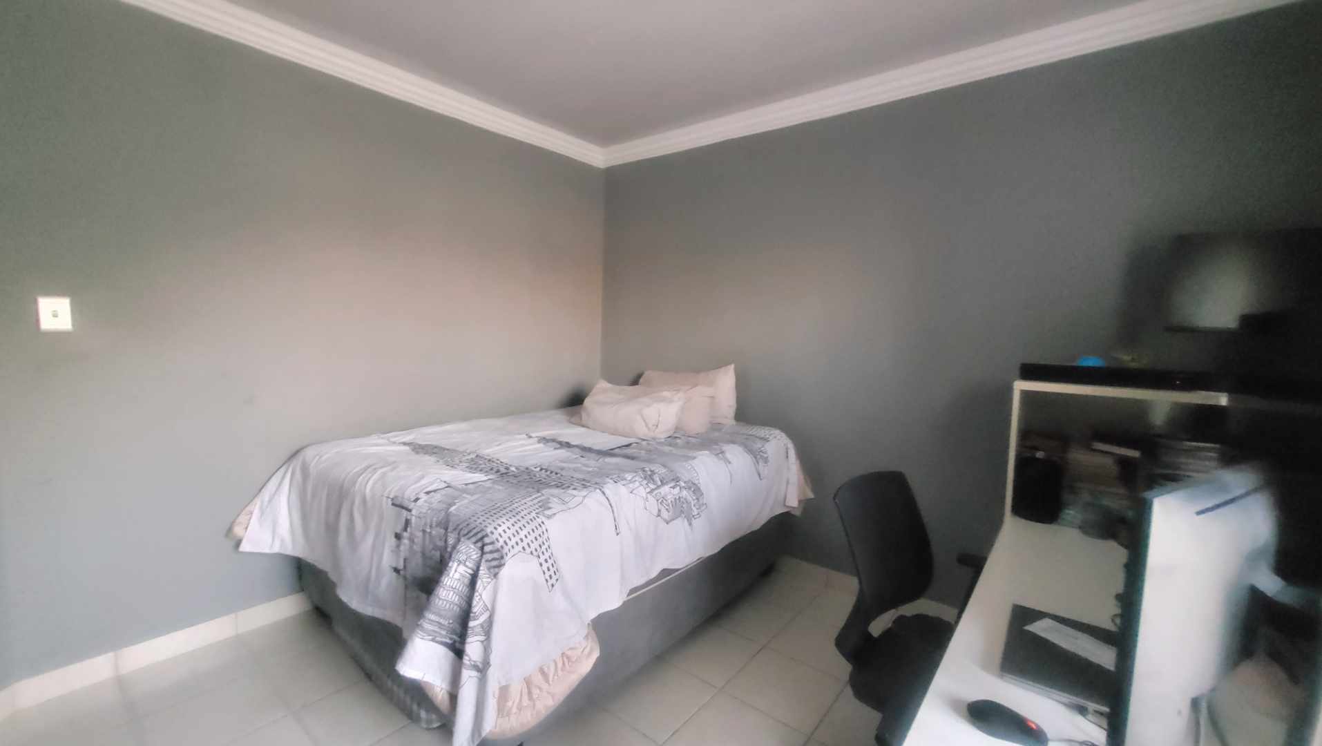 2 Bedroom Property for Sale in Mondeor Gauteng