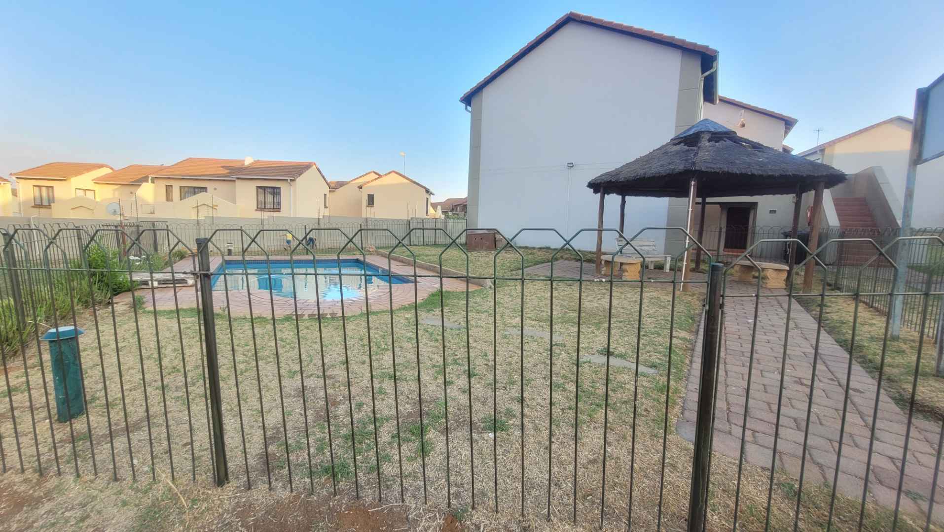 2 Bedroom Property for Sale in Mondeor Gauteng