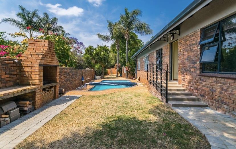 4 Bedroom Property for Sale in Garsfontein Gauteng