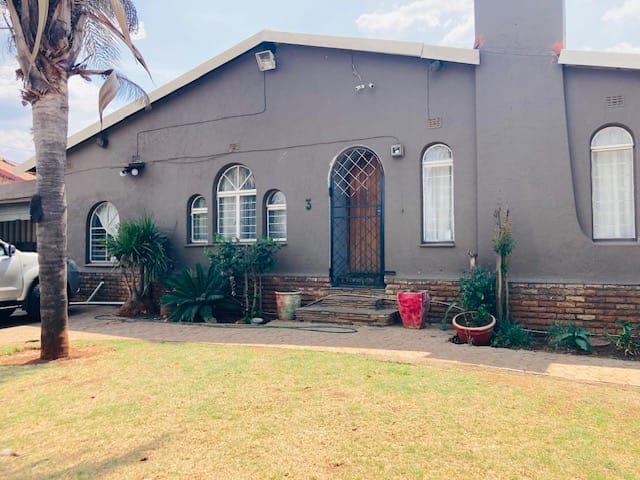 4 Bedroom Property for Sale in Dersley Gauteng