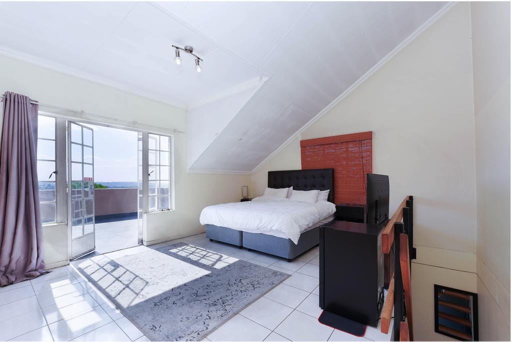 2 Bedroom Property for Sale in Ferndale Gauteng